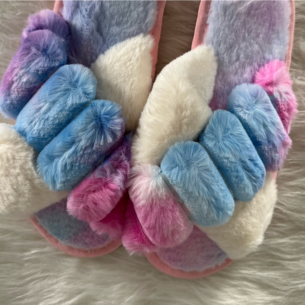 NWOT Cross Strap Fluffy Slippers - Picture 2 of 6